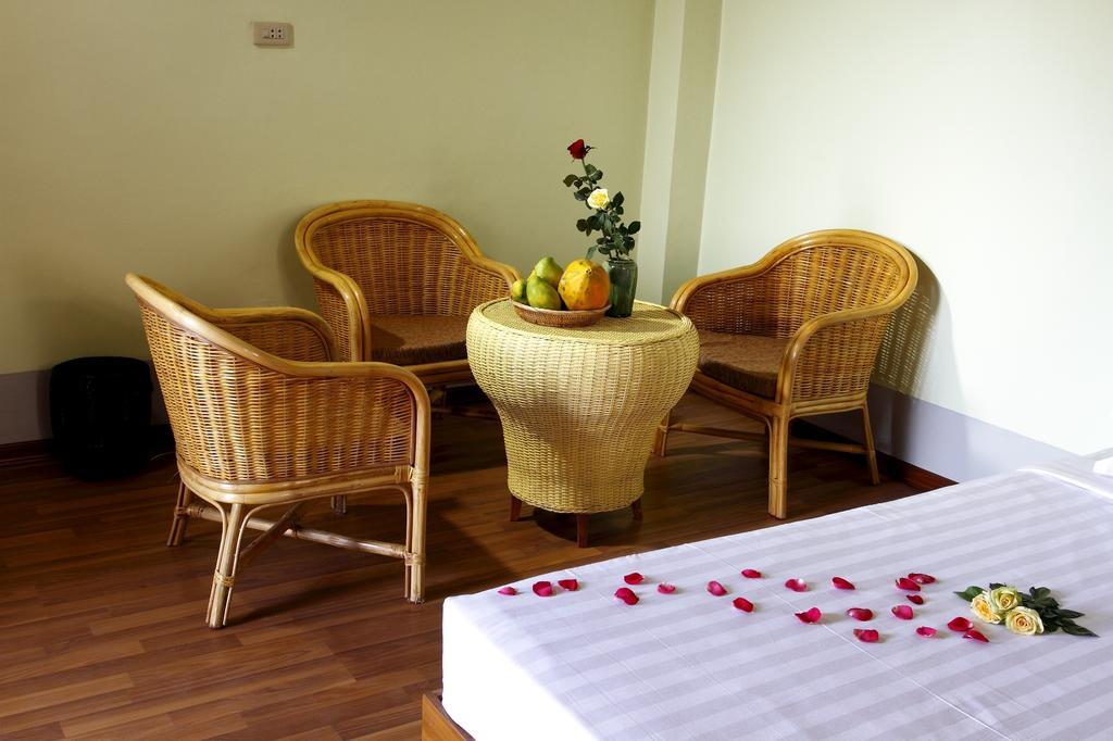 Sandalwood Hotel Nyaung Shwe Room photo
