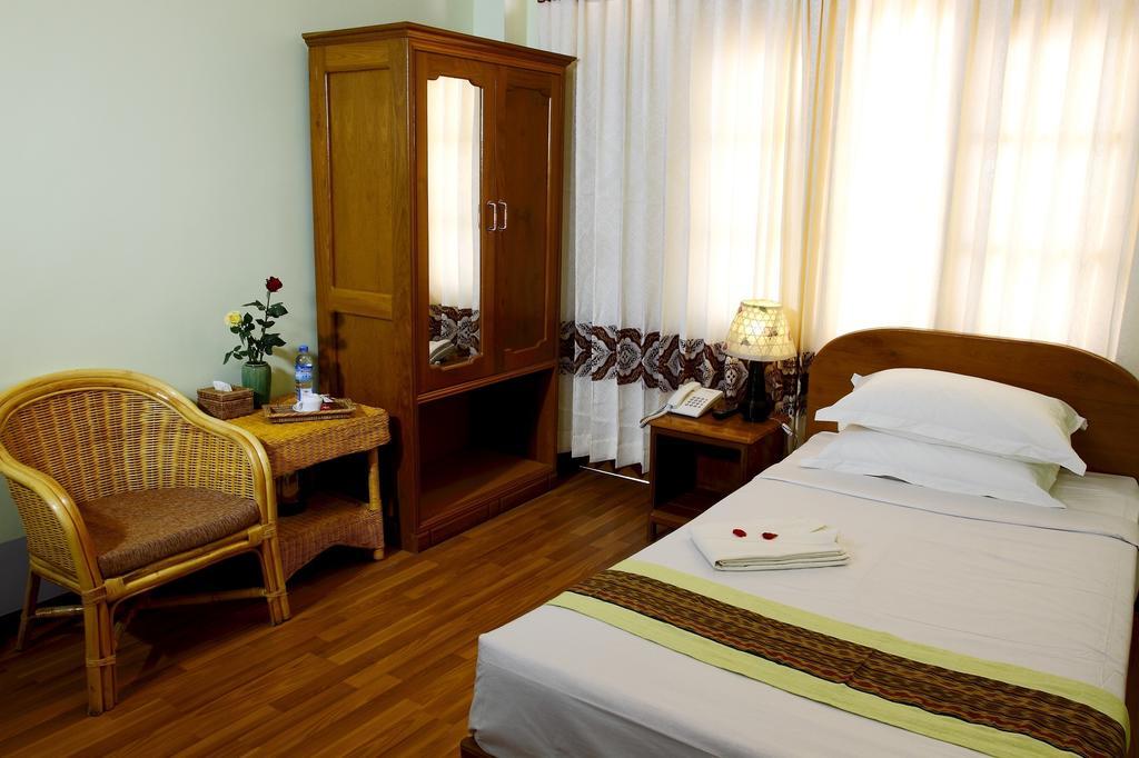 Sandalwood Hotel Nyaung Shwe Room photo