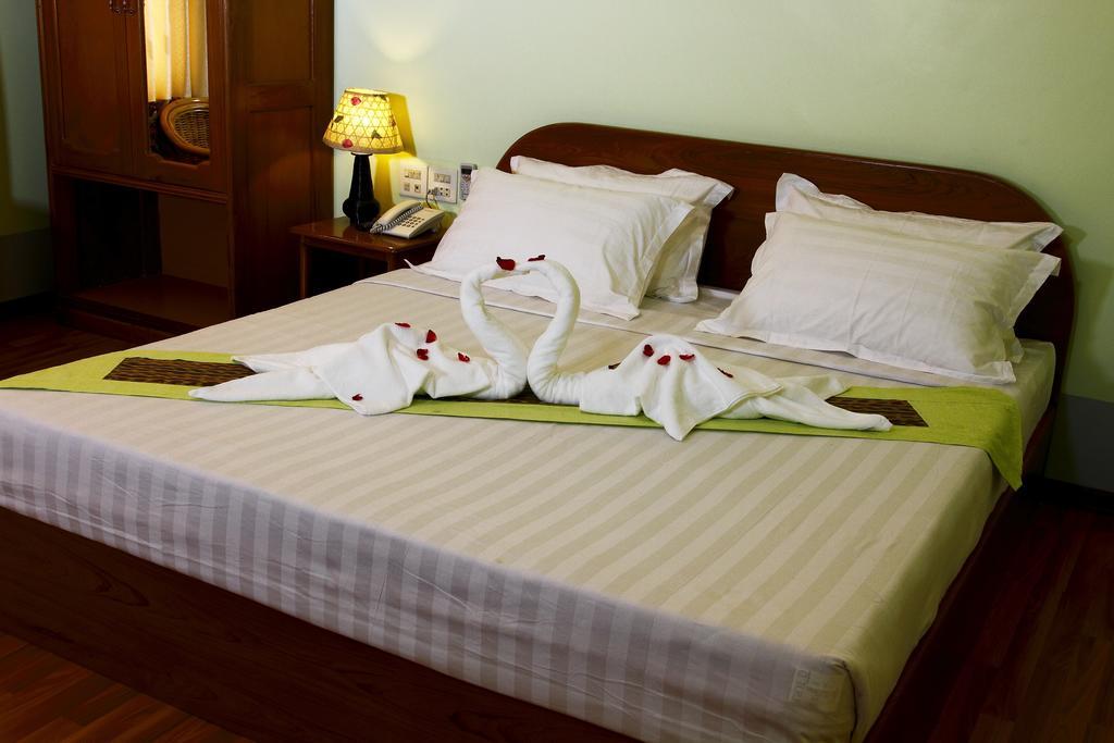 Sandalwood Hotel Nyaung Shwe Room photo