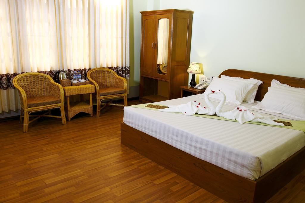 Sandalwood Hotel Nyaung Shwe Room photo