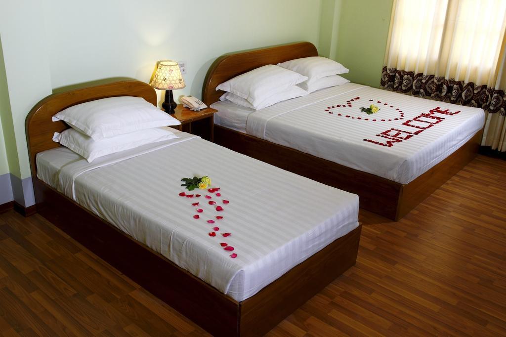 Sandalwood Hotel Nyaung Shwe Exterior photo