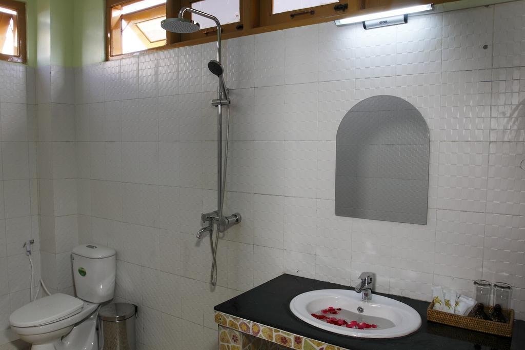 Sandalwood Hotel Nyaung Shwe Room photo