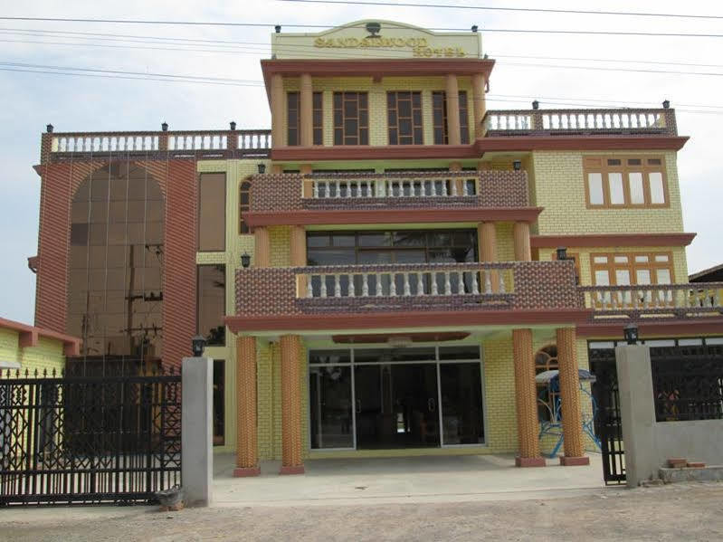 Sandalwood Hotel Nyaung Shwe Exterior photo